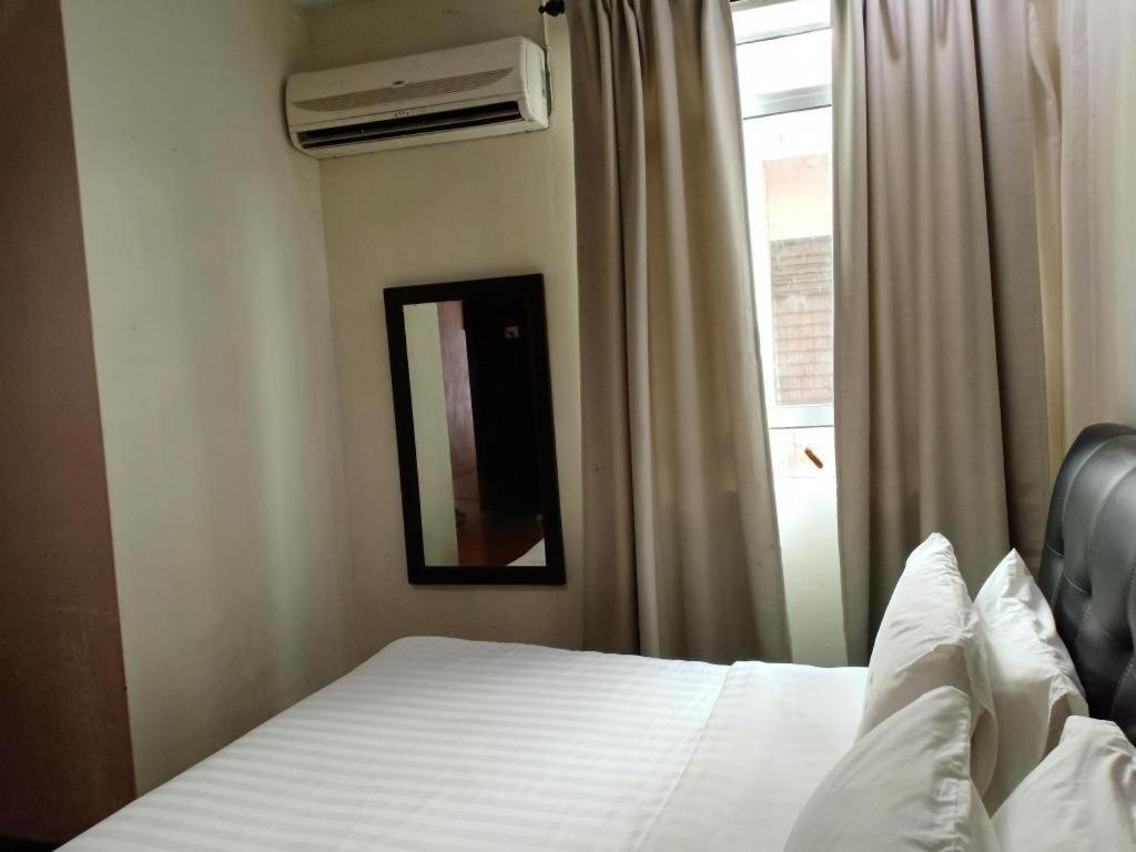 Hotel Seri Pauh George Town Esterno foto